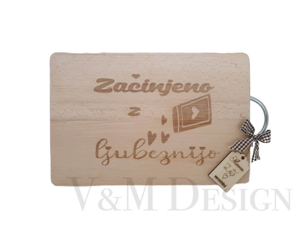 Lesena deska za narezek z gravuro "Začinjeno...