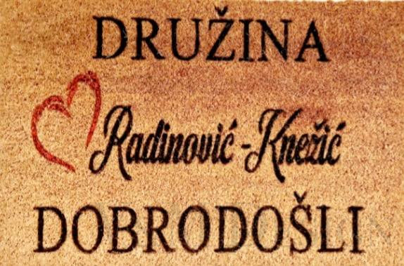 Predpražnik Družina napis po želji-z rdečim srčkom