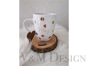 Skodelica zlatim napisom "Mož"